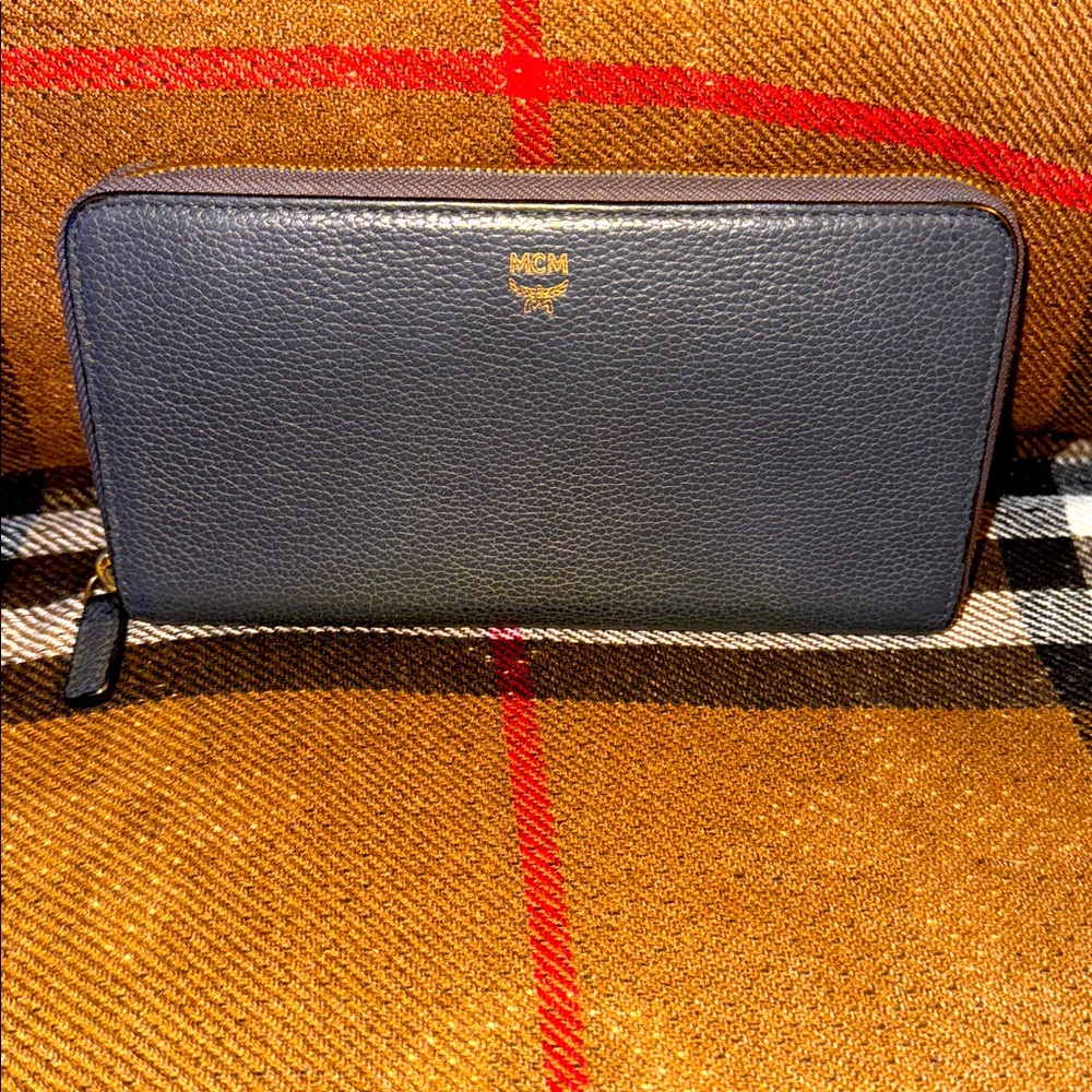 MCM Zip Wallet - Picture 2 of 8